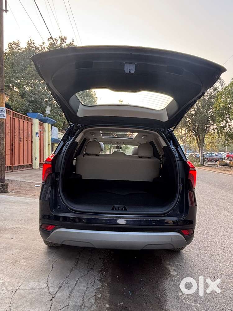 Mahindra Xuv700 2.0 Ax 5 Petrol At Str, 2022, Petrol