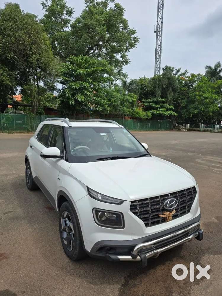 Hyundai Venue 2019 (white) Petrol Well Maintained And Condition