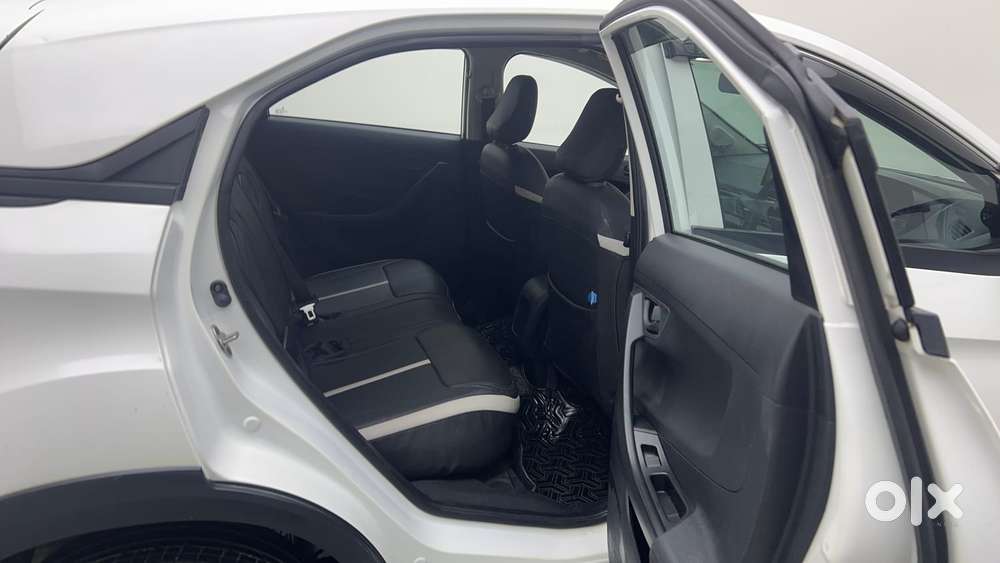 Tata Nexon 1.2 Revotron Xma Amt, 2025, Petrol