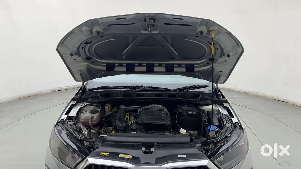 Skoda Slavia Ambition 1.0l Tsi At, 2022, Petrol