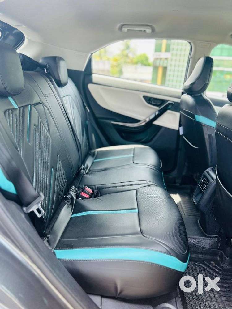 Tata Nexon Pure (s) 1.2 Petrol 6amt, 2024, Petrol