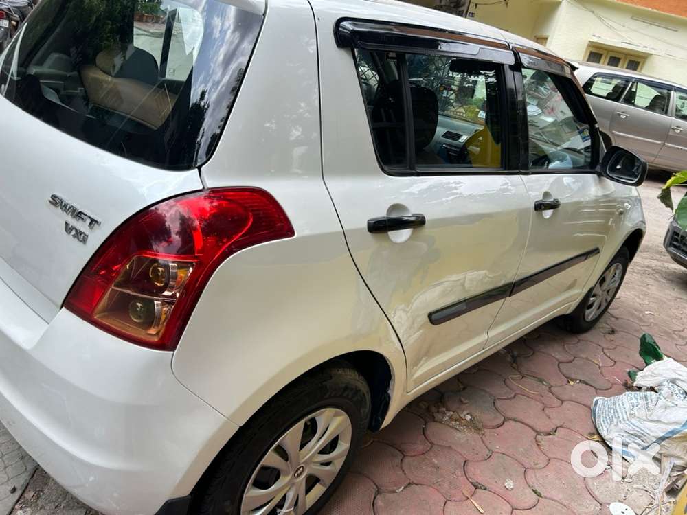 Maruti Suzuki Swift 2010 Petrol Manual