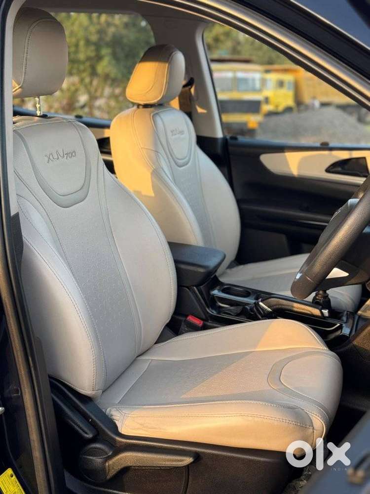 Mahindra Xuv700 2.0 Ax 5 Petrol Mt Str, 2022, Petrol