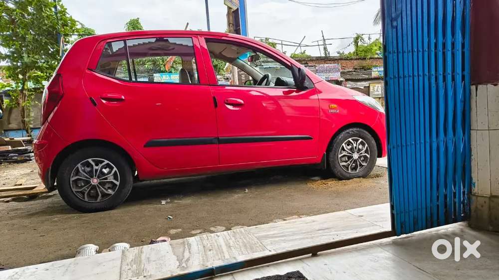 Hyundai I10 2012 Petrol  69,900 Km Driven  Well Maintained