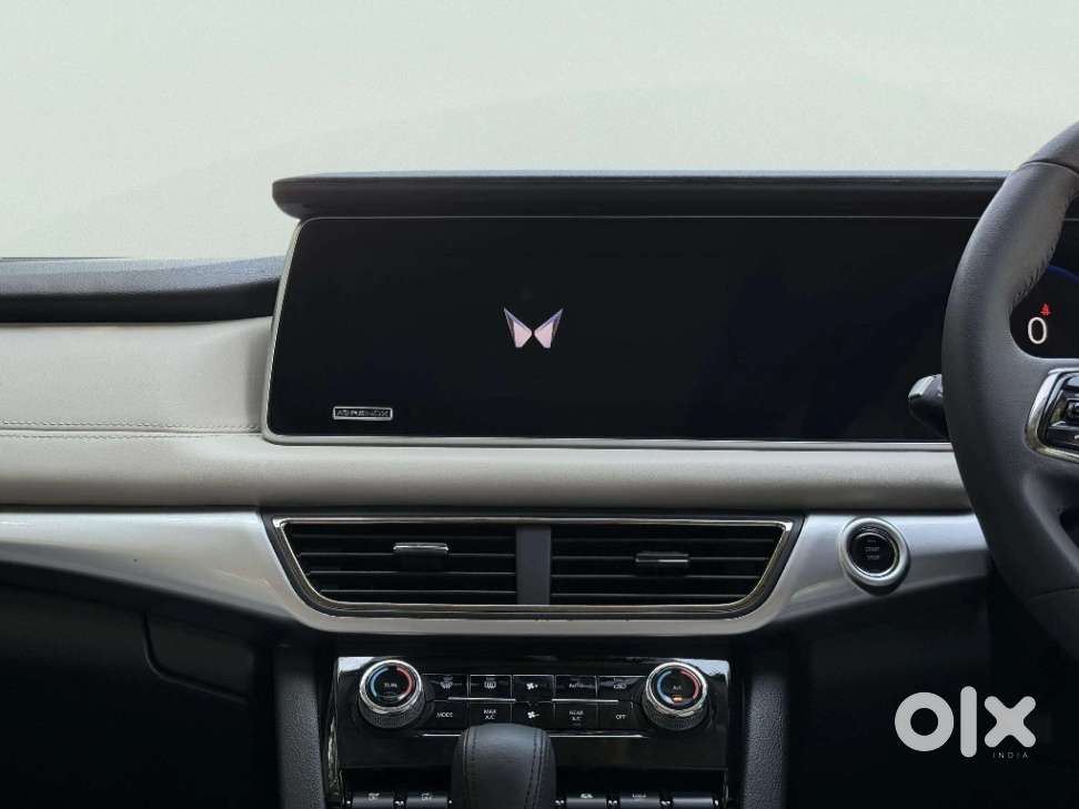 Mahindra Xuv700 2.0 Ax 7 Petrol At Luxury Pack Str, 2025, Petrol