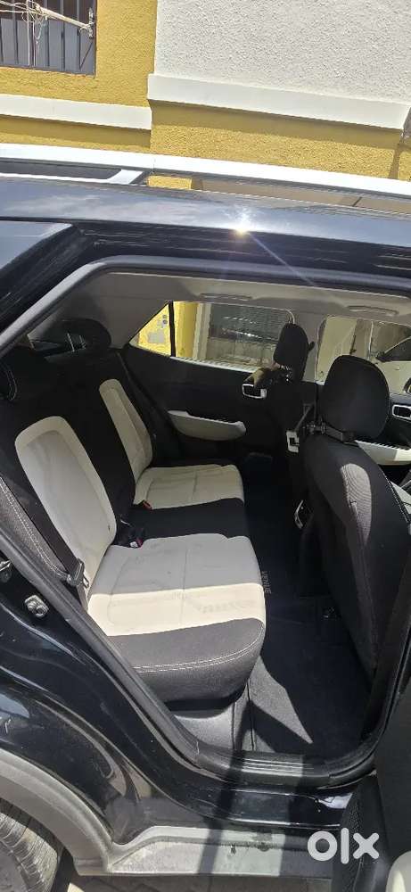 Hyundai Venue Sx Diesel  December 2022  28,000 Km  Sunroof  Excell