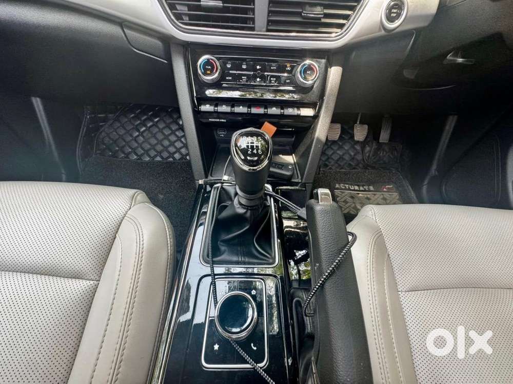 Mahindra Xuv700 Ax7 Dsl 2025 Model  Diesel  Manual