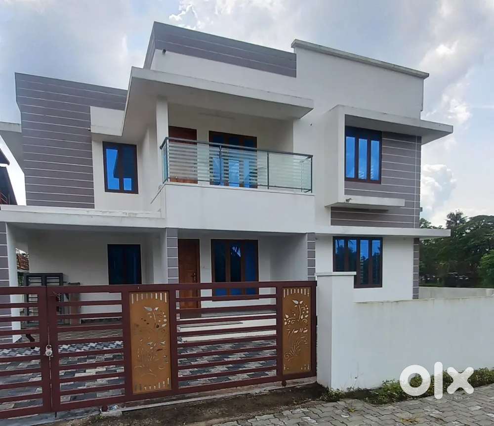 TRIPUNITHURA 4 CENT 4 BED NEW HOUSE  FOR SALE RS.80 LAKHS.