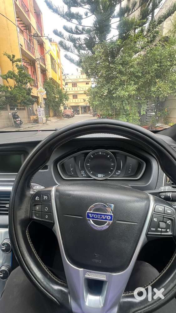 Volvo V40 D3 R-design 2015  2.0 Diesel  Hr - Registered