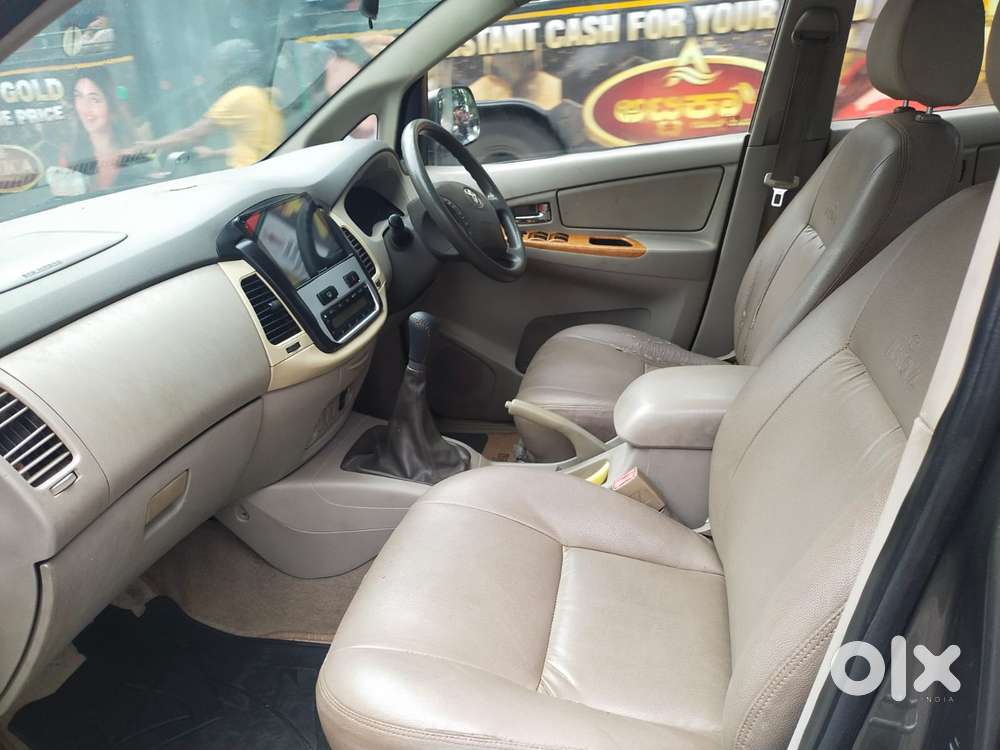 Toyota Innova 2.5 Vx 8 Str, 2011