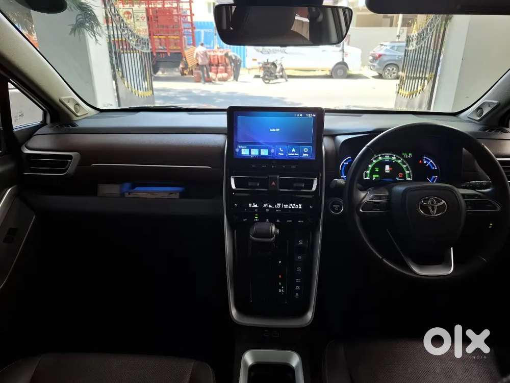 Toyota Innova Hycross 2023 Petrol 35000 Km Driven