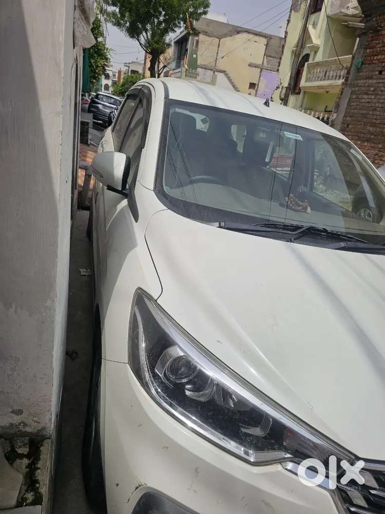 आर्टिका कार