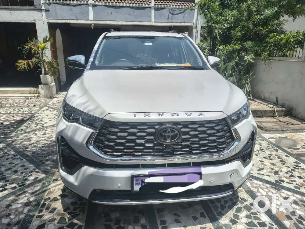 Toyota Innova Hycross 2023 Petrol 72739 Km Driven