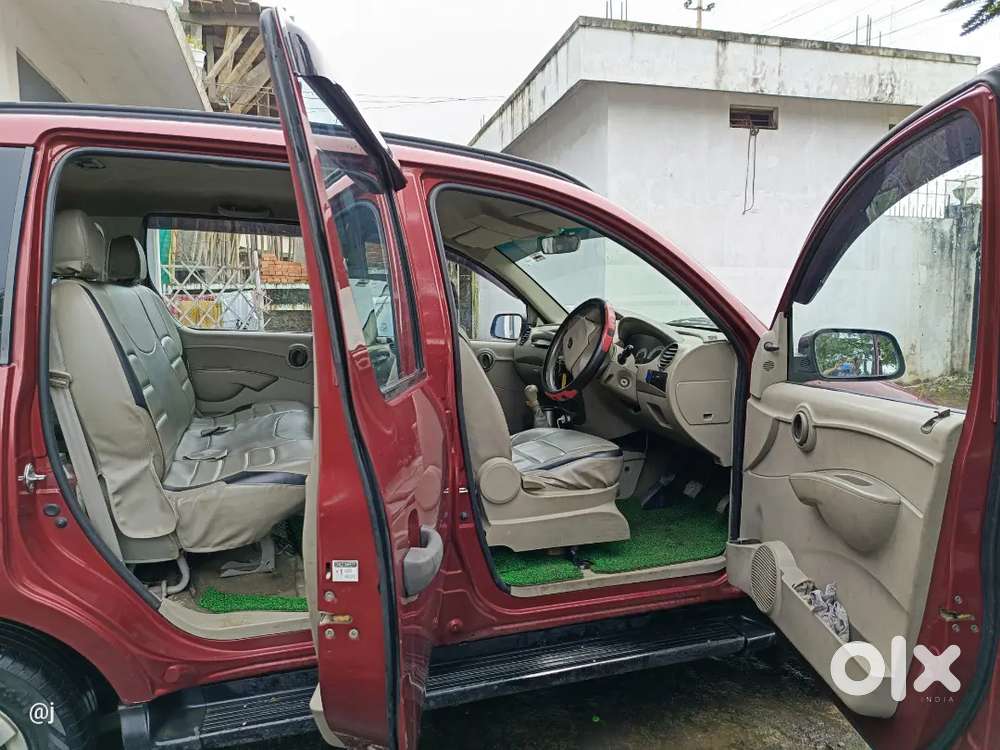 7 Seater Mahindra Quanto 2012 Diesel 110000 Km Driven.