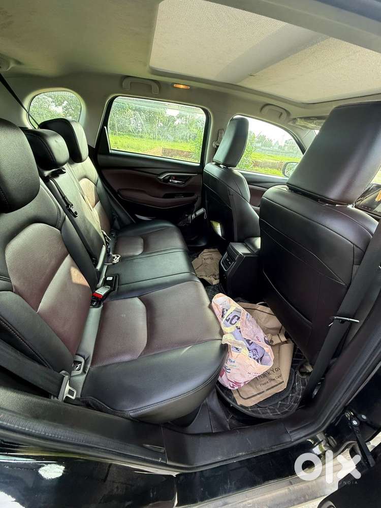 Grand Vitara Black  Panoramic Sunroof