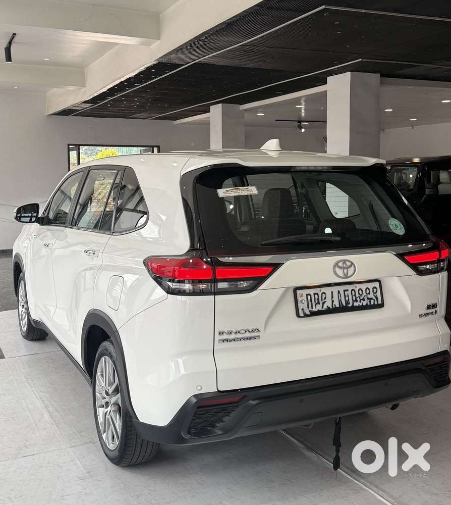 Toyota Innova Hycross 2.0 Zx Hybrid 7 Str, 2023, Cng & Hybrids