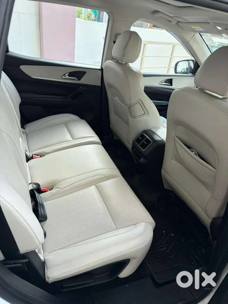 Mahindra Xuv700 Ax7 2025