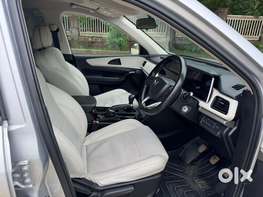 Mahindra Xuv700 2023 Diesel Well Maintained