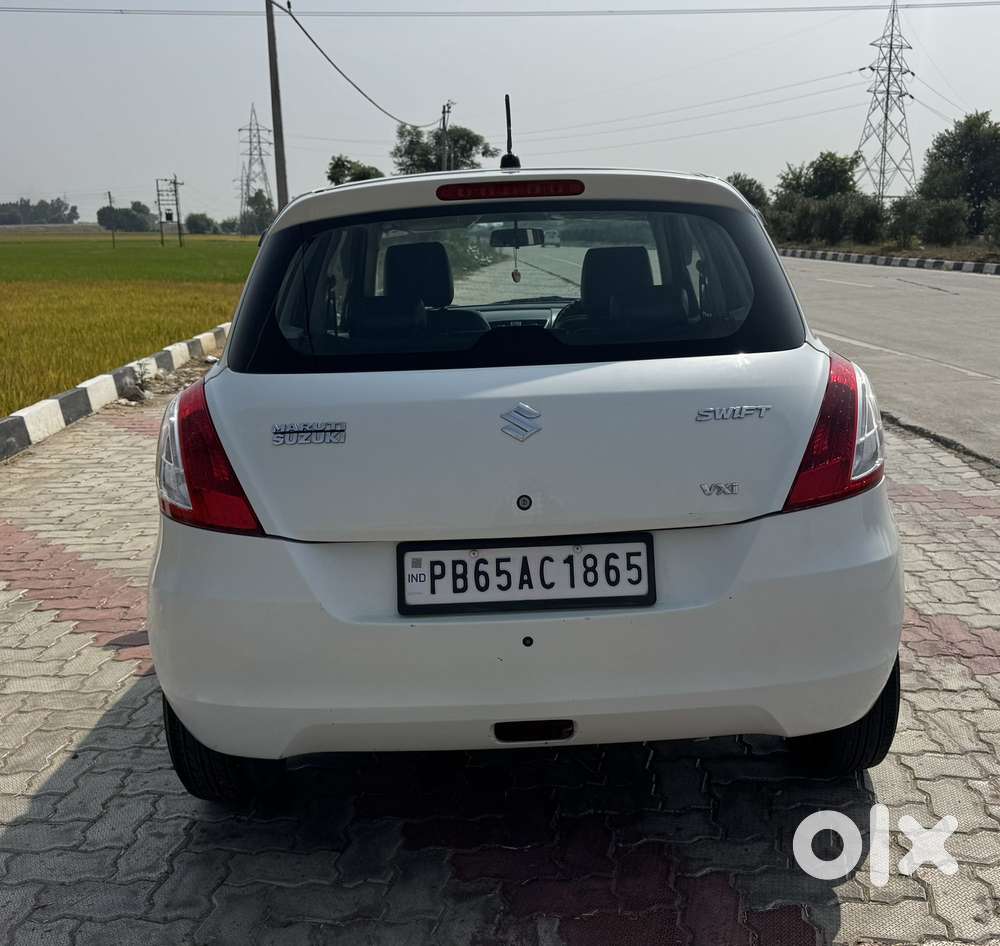 Maruti Suzuki Swift Vxi With Abs, 2015, Petrol