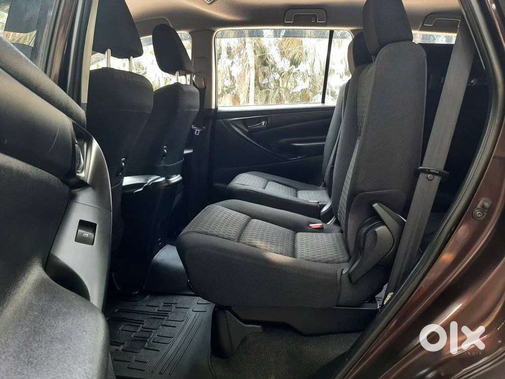 Toyota Innova Crysta 2.8 Gx At 7 Str, 2017