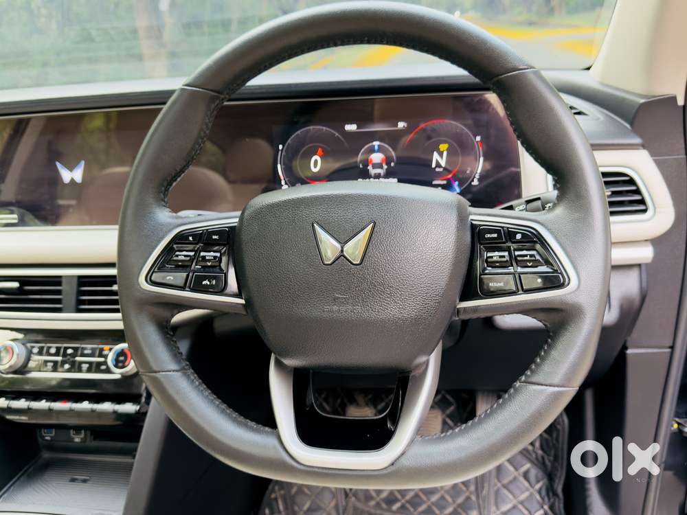 Mahindra Xuv700 2.2 Ax 7 Diesel Mt Luxury Pack Str, 2022, Diesel