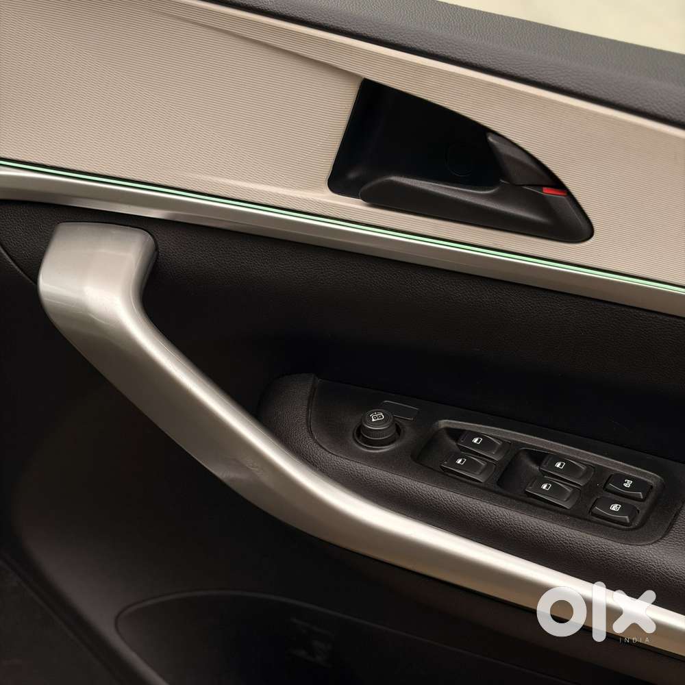 Mahindra Xuv700 2.2 Ax 3 Diesel At 5 Str, 2022, Diesel