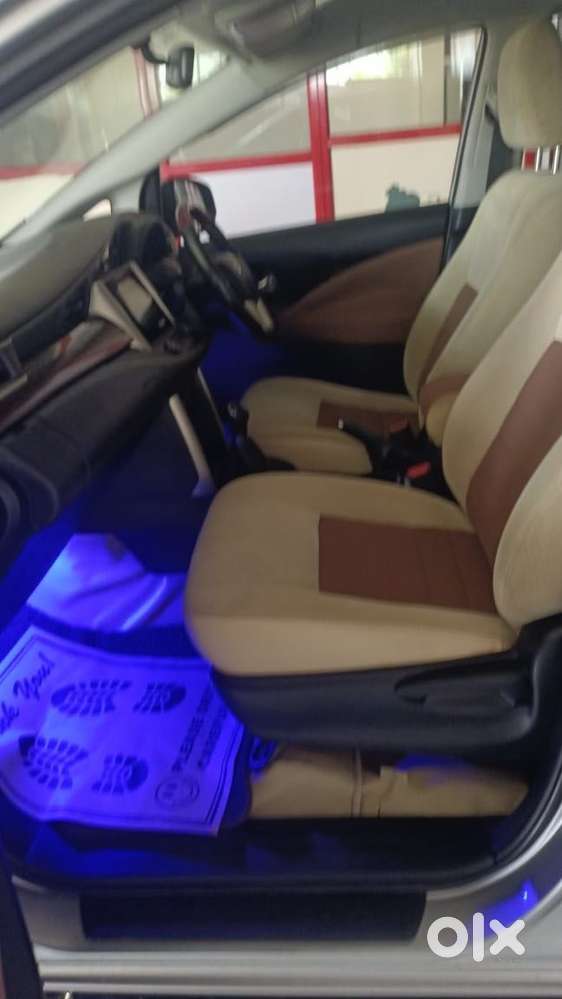 Toyota Innova Crysta 2.4 V, 2016