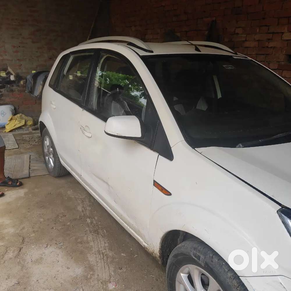 Ford Figo 2013 Cng & Hybrids 124563 Km Driven