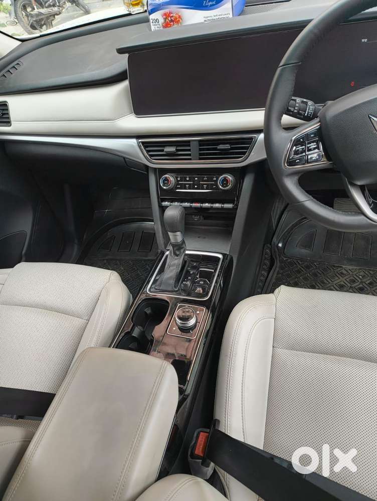 Mahindra Xuv700 2.0 Ax 7 Petrol At Luxury Pack Str, 2025, Petrol