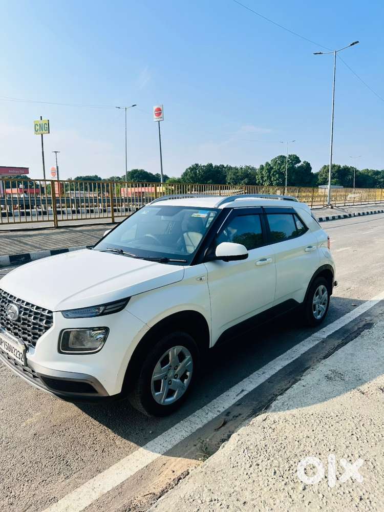 Hyundai Venue Petrol 2022