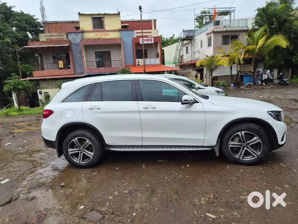 White - Mercedes Benz 220d 4 Matic