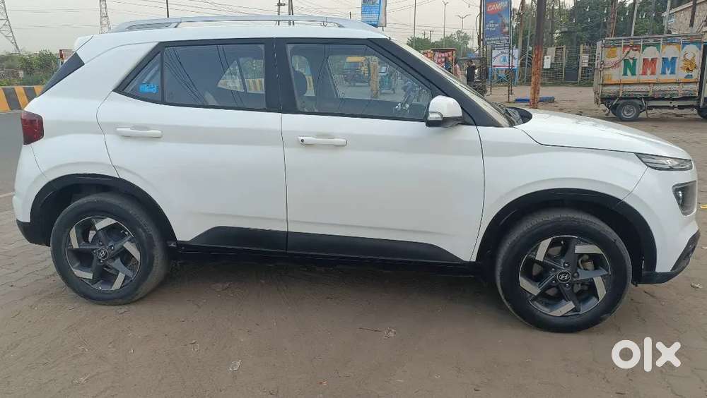 Hyundai Venue 2020 Petrol Well Maintained 3rd Owner Sx Sunroof