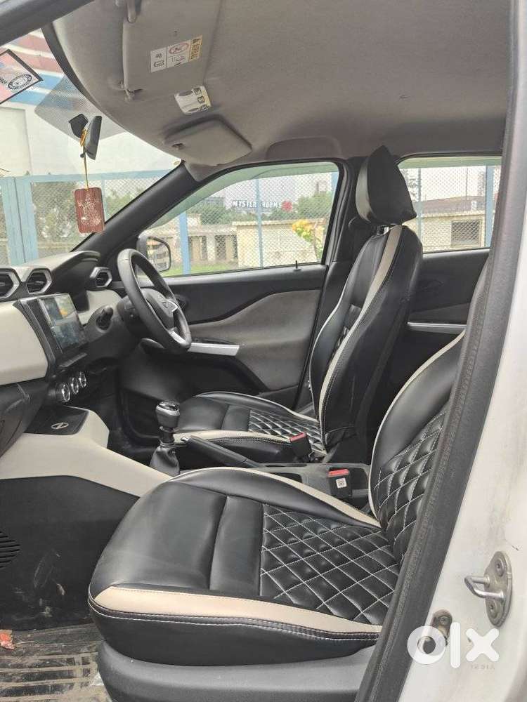Nissan Magnite 1.0 Xv Premium, 2022, Petrol