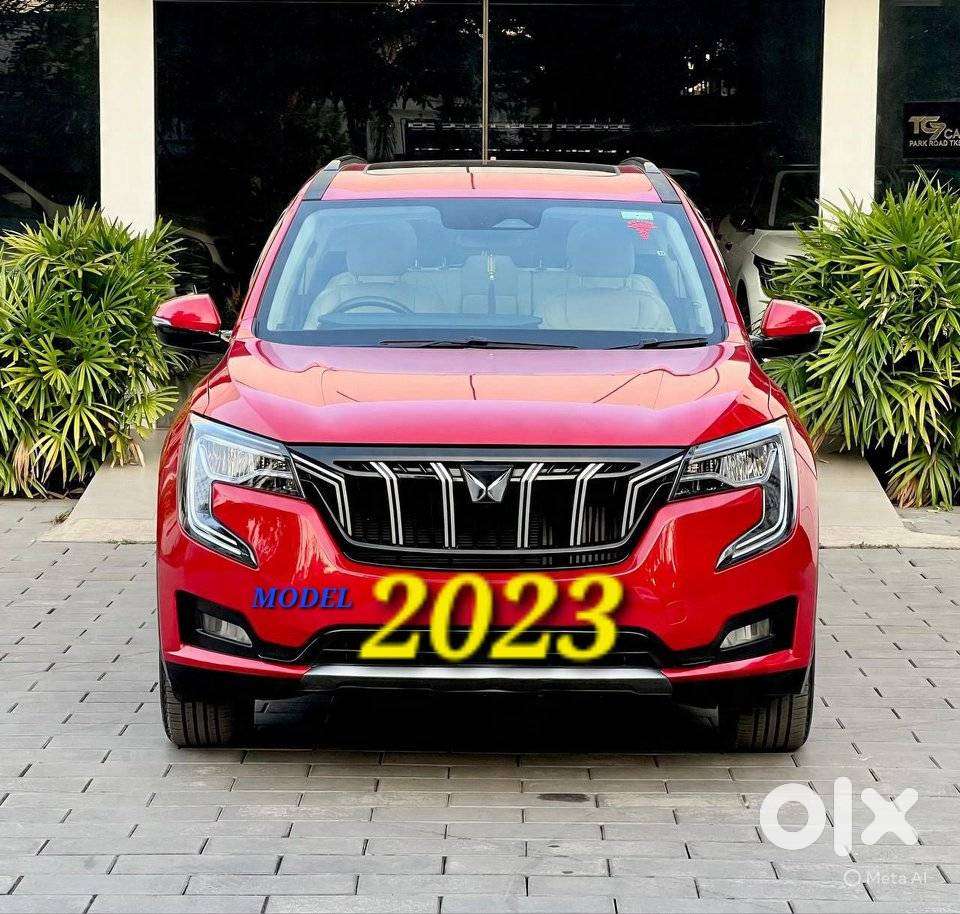 Mahindra Xuv700 2.0 Ax 7 Petrol At Str, 2023, Petrol
