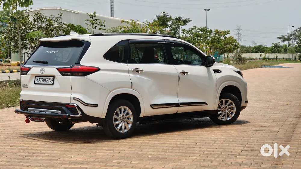 Toyota Innova Hycross 2024