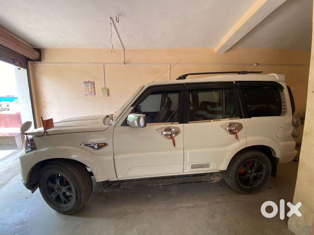 Mahindra Scorpio S10, 2015 Model