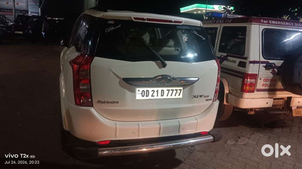 Mahindra Xuv500 W10 2016