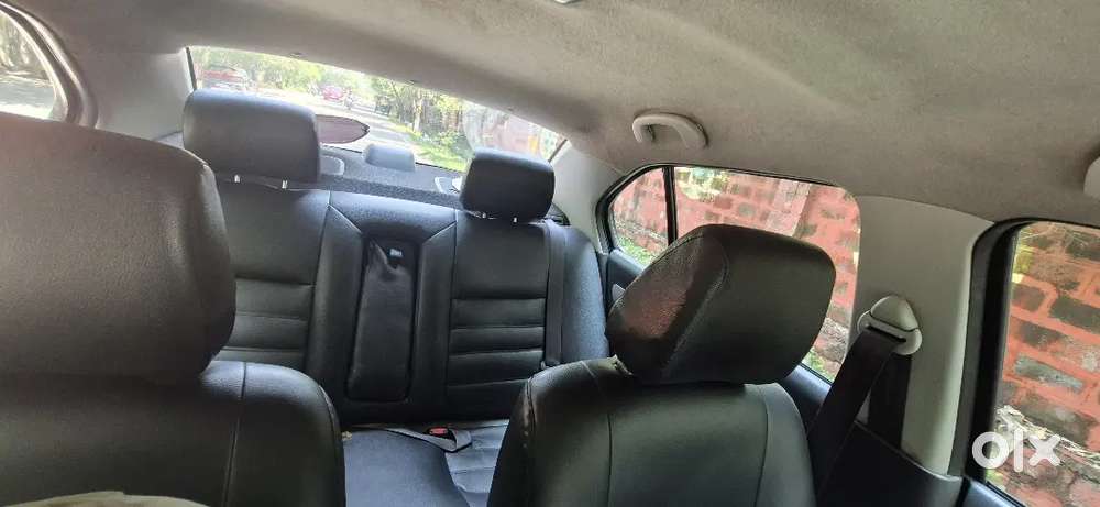 Maruti Suzuki Dzire 1.2 Vxi 2011