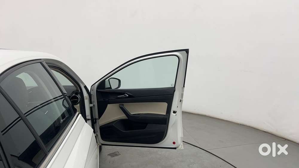 Skoda Slavia Style 1.0l Tsi Mt, 2022, Petrol