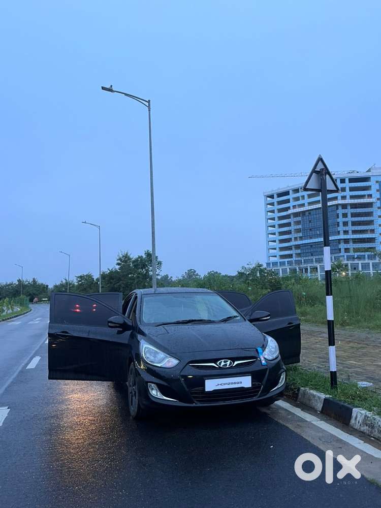 Hyundai Verna Modifed First Owner Black Colour
