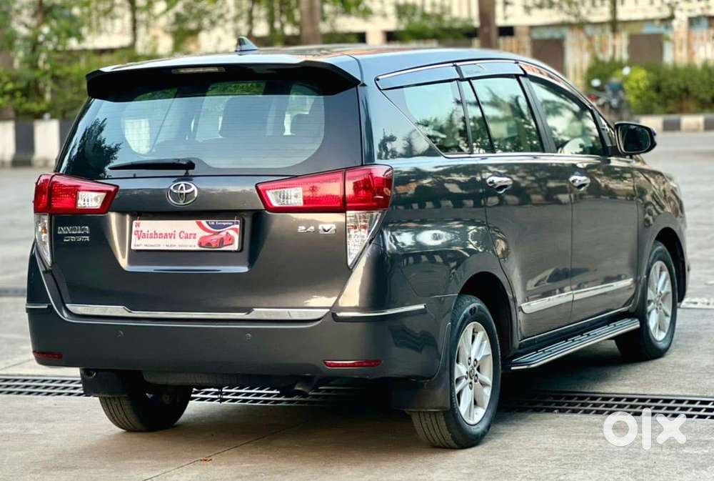 Toyota Innova Crysta 2.4 V 8 Str, 2017, Diesel