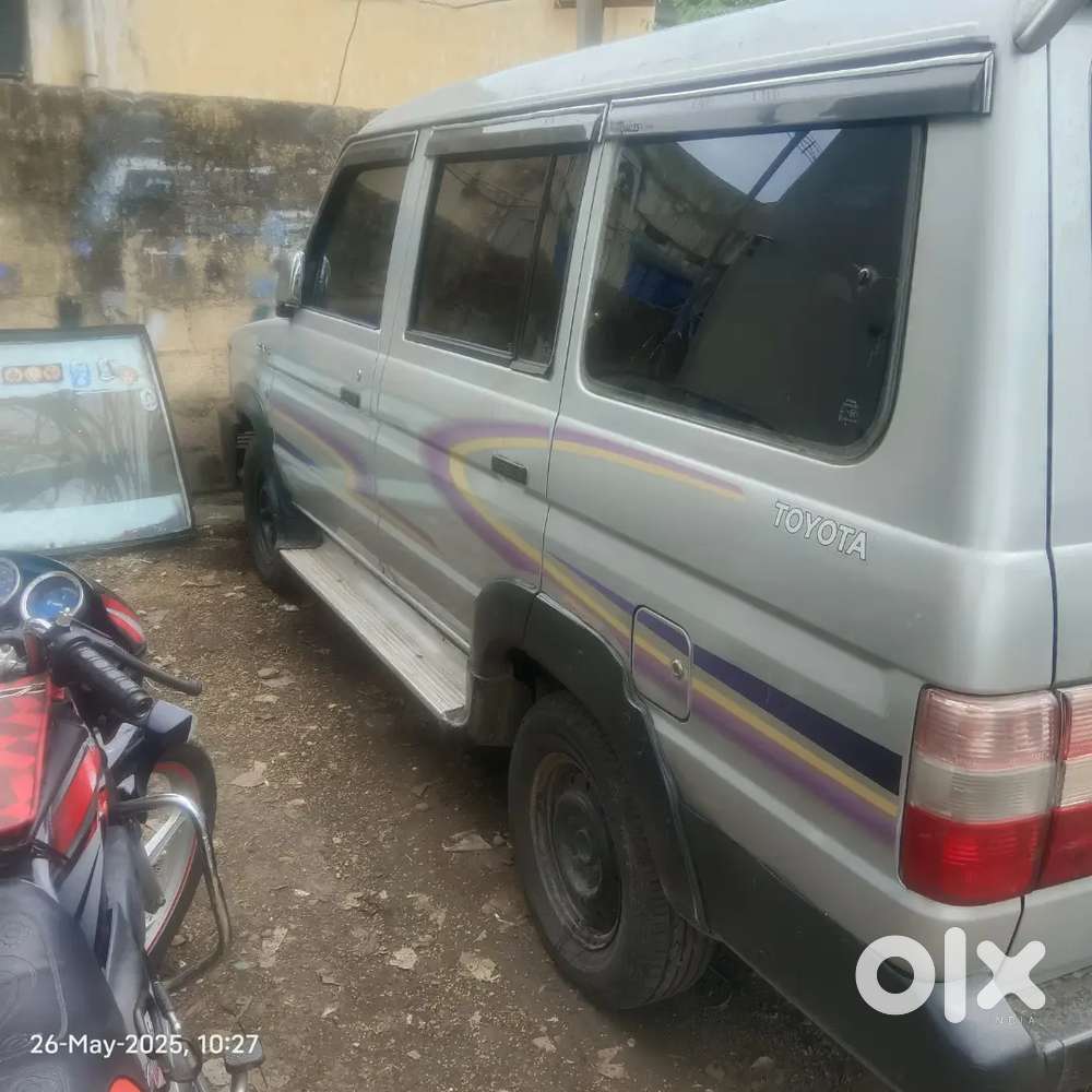 Toyota Qualis 2004 Diesel Well Maintained