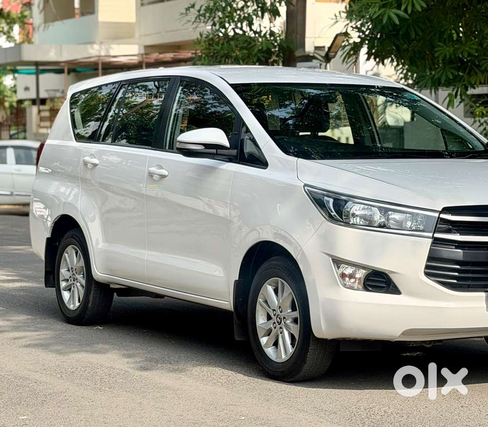 Toyota Innova Crysta 2.4 G Plus Mt 8 Str, 2017, Petrol