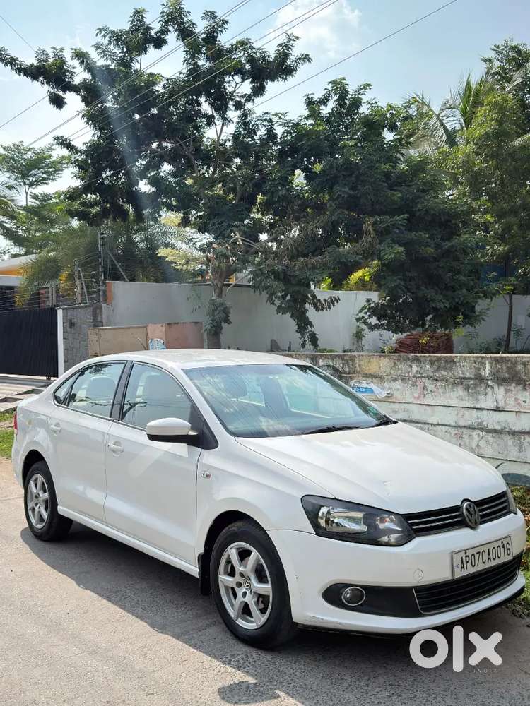 Volkswagen Vento 1.6 Highline 2014 - Well Maintained