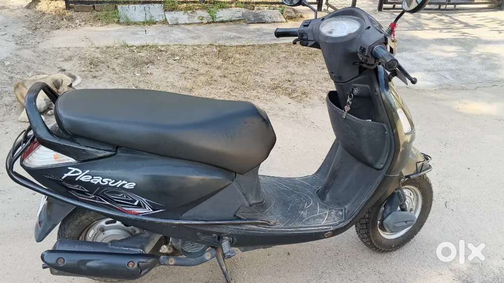 Two Wheeler Hero Honda Pleasure 2011 Model HERO HONDA PLEASURE