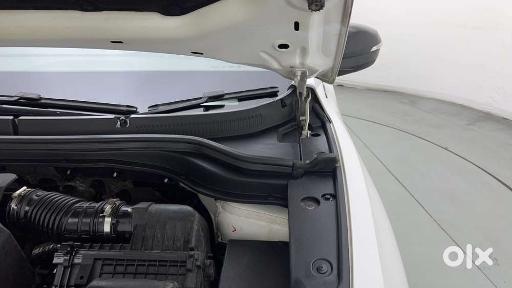 Mahindra Xuv700 2.0 Ax 3 Petrol Mt 5 Str, 2022, Petrol