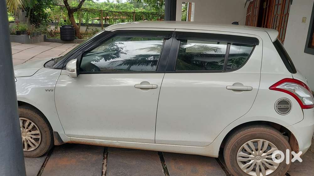 Maruti Suzuki Swift Vxi 1.2 Abs Bs-iv, 2016, Petrol