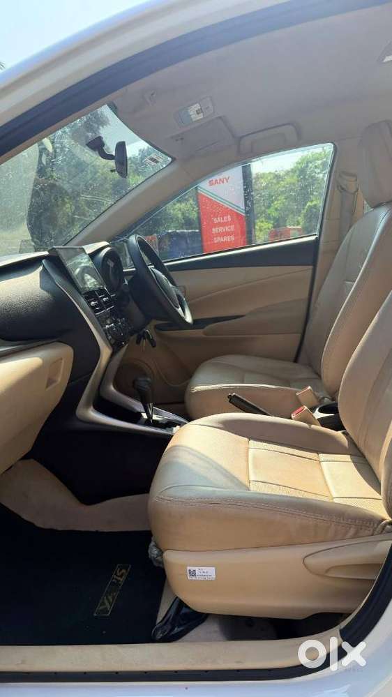 Toyota Yaris J Cvt, 2021, Petrol