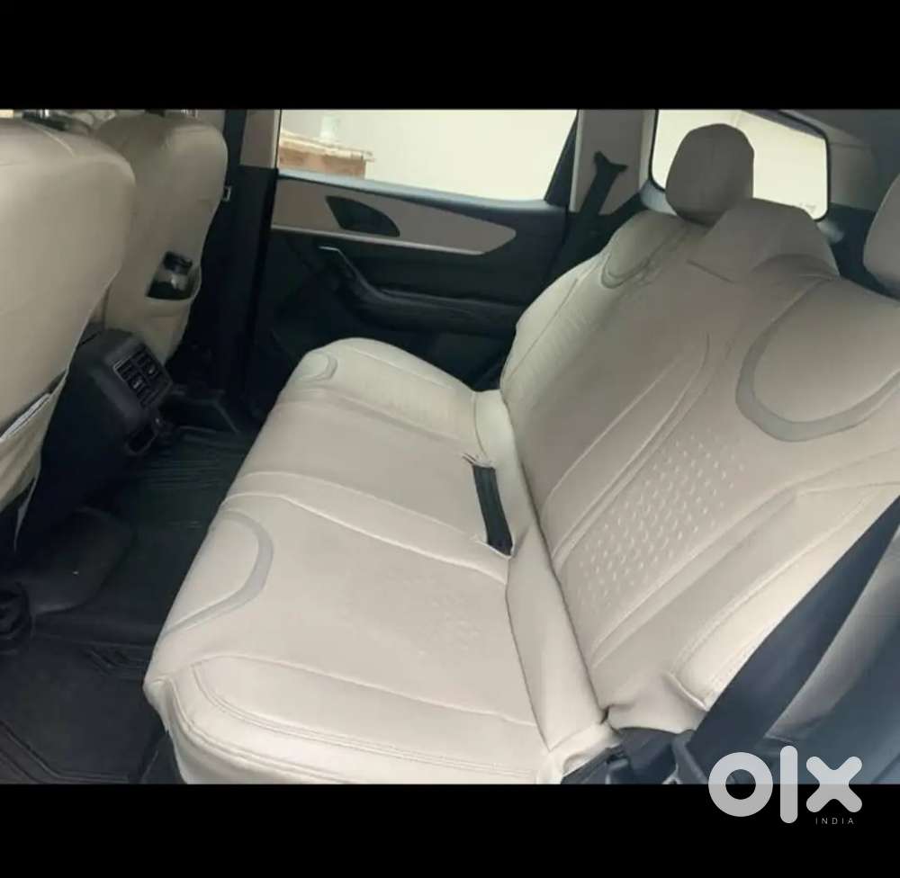 Mahindra Xuv700 2023 Petrol 10000 Km Driven