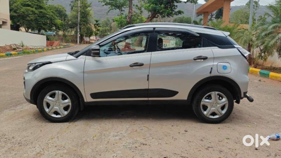 Tata Nexon 1.5 Revotorq Xm (s), 2021, Diesel